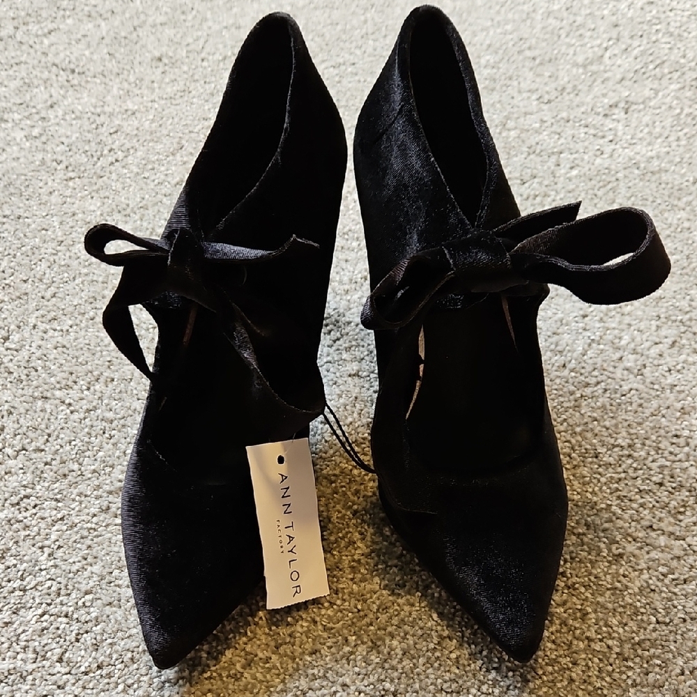 Ann Taylor Black Velvet Heels with Bow